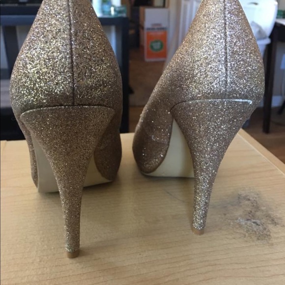 Size 7 Gold Sparkly Heels - Picture 2 of 4